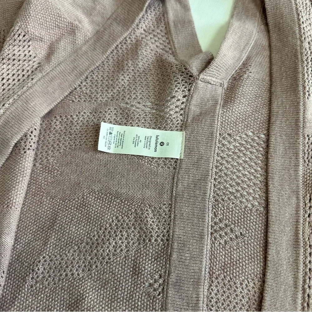 1163 - Lululemon Find Your Light Wrap
